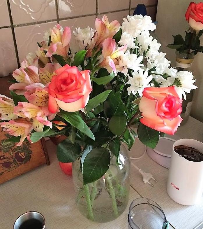 Цветы в вазе фото дома реальные фото